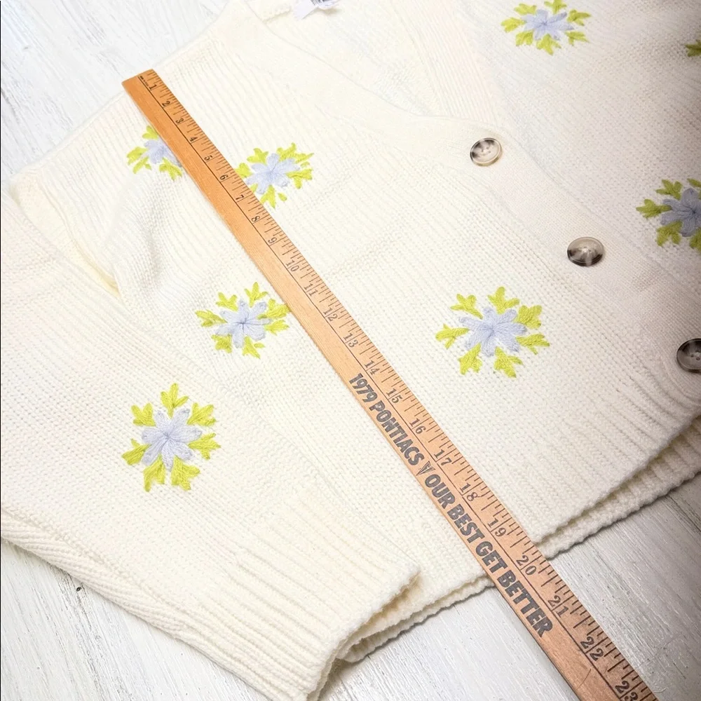 BB Dakota Old School Cream w/ Embroidered Floral Cardigan Sweater Sz S - Picture 7 of 11